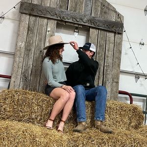 Meet your Posher, Olivia